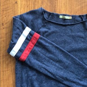 Patriotic Cut-Collar Raglan Sweatshirt 🇺🇸✨